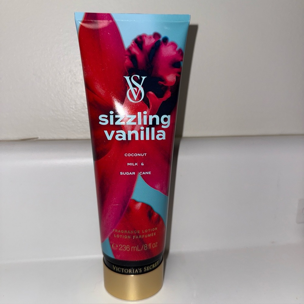 Victoria's Secret Sizzling Vanilla Lotion - Red & Light Blue